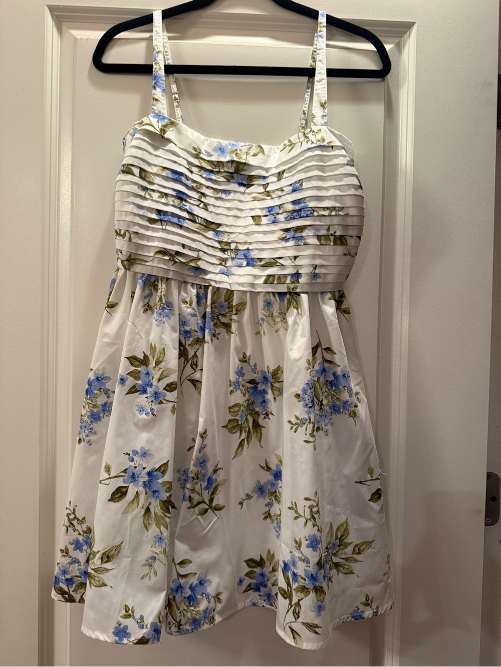 Blu Pepper White Sundress with Blue Floral Print new with tags ! Zips in back